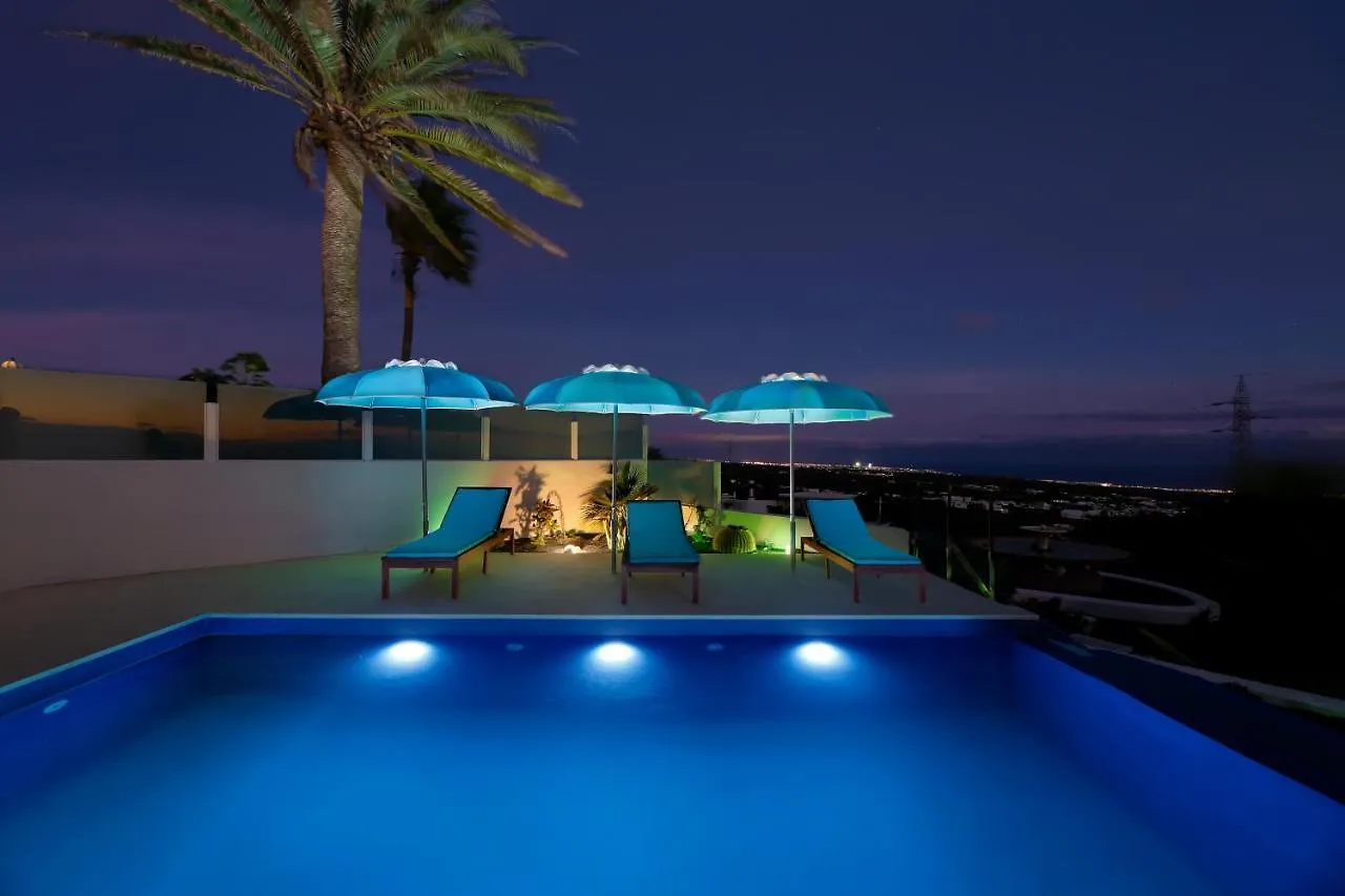 Villa Infinity: Panoramic Sea Views & Private Heated Pool Tias