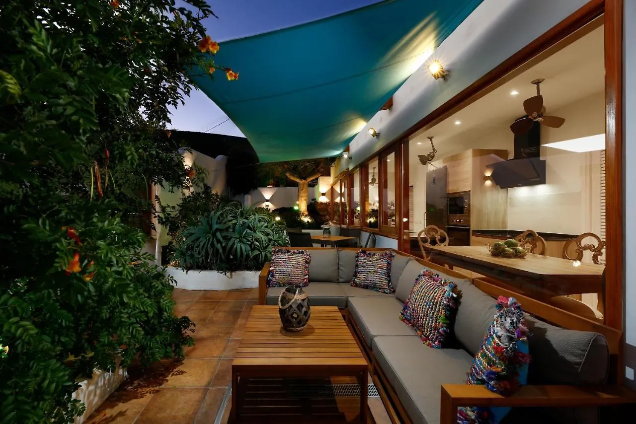 Villa Infinity: Panoramic Sea Views & Private Heated Pool Tias