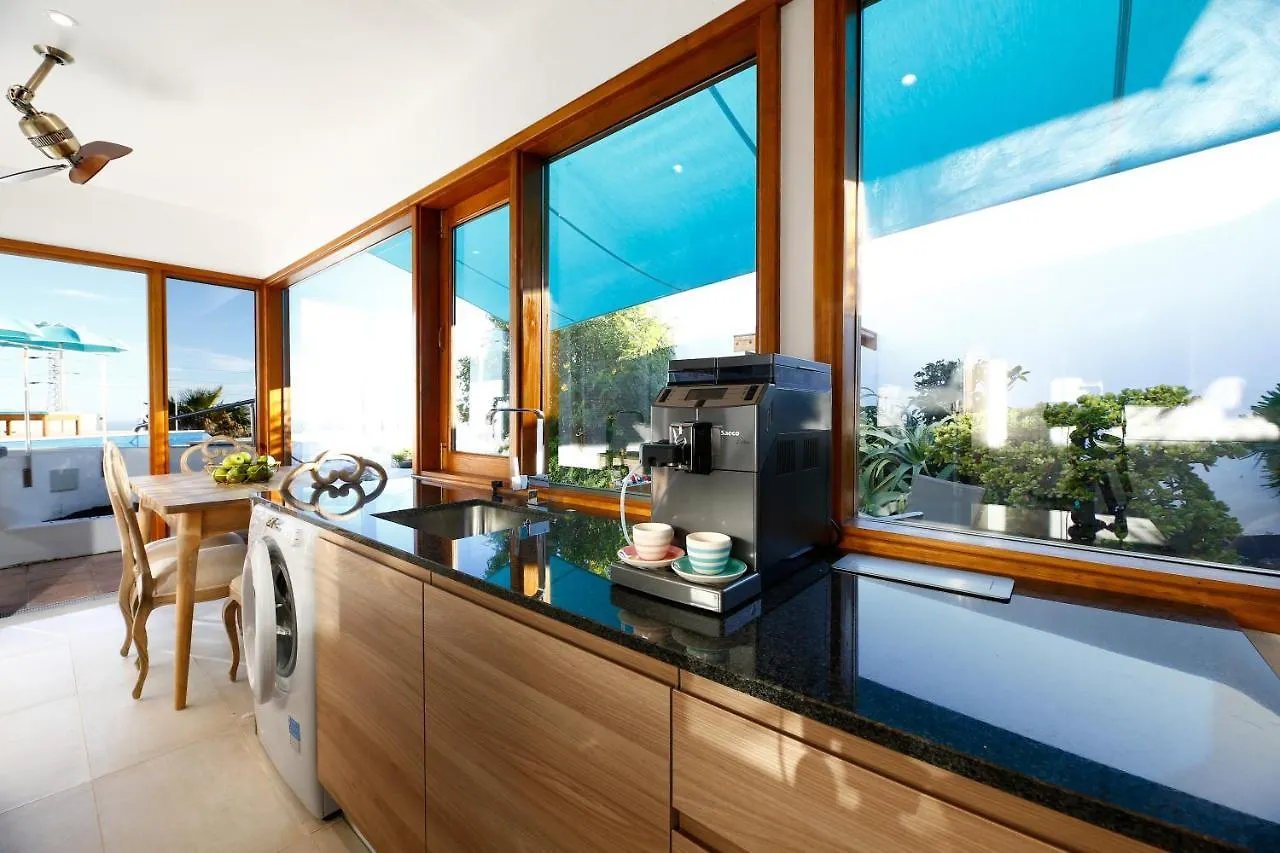 Villa Infinity: Panoramic Sea Views & Private Heated Pool Tias