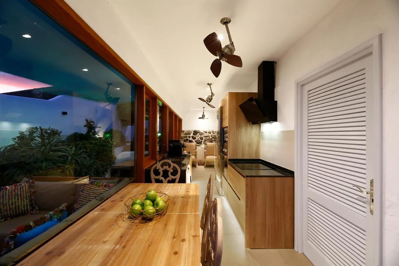Villa Infinity: Panoramic Sea Views & Private Heated Pool Tias