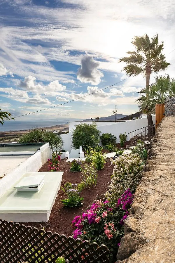 Villa Infinity: Panoramic Sea Views & Private Heated Pool Tias