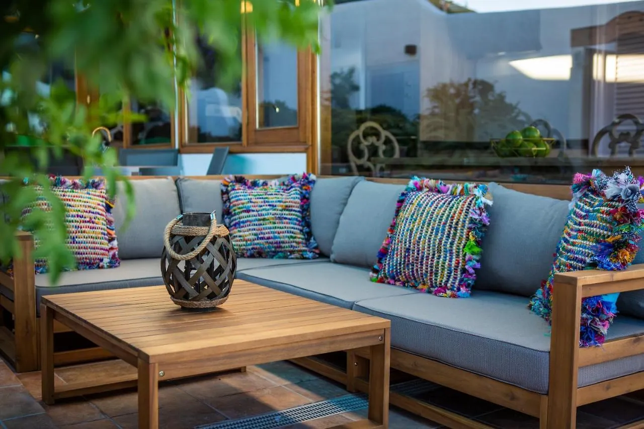 Villa Infinity: Panoramic Sea Views & Private Heated Pool Tias