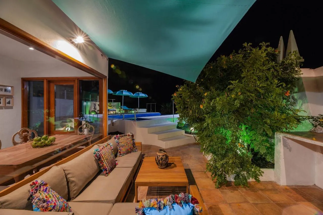 Villa Infinity: Panoramic Sea Views & Private Heated Pool Tias