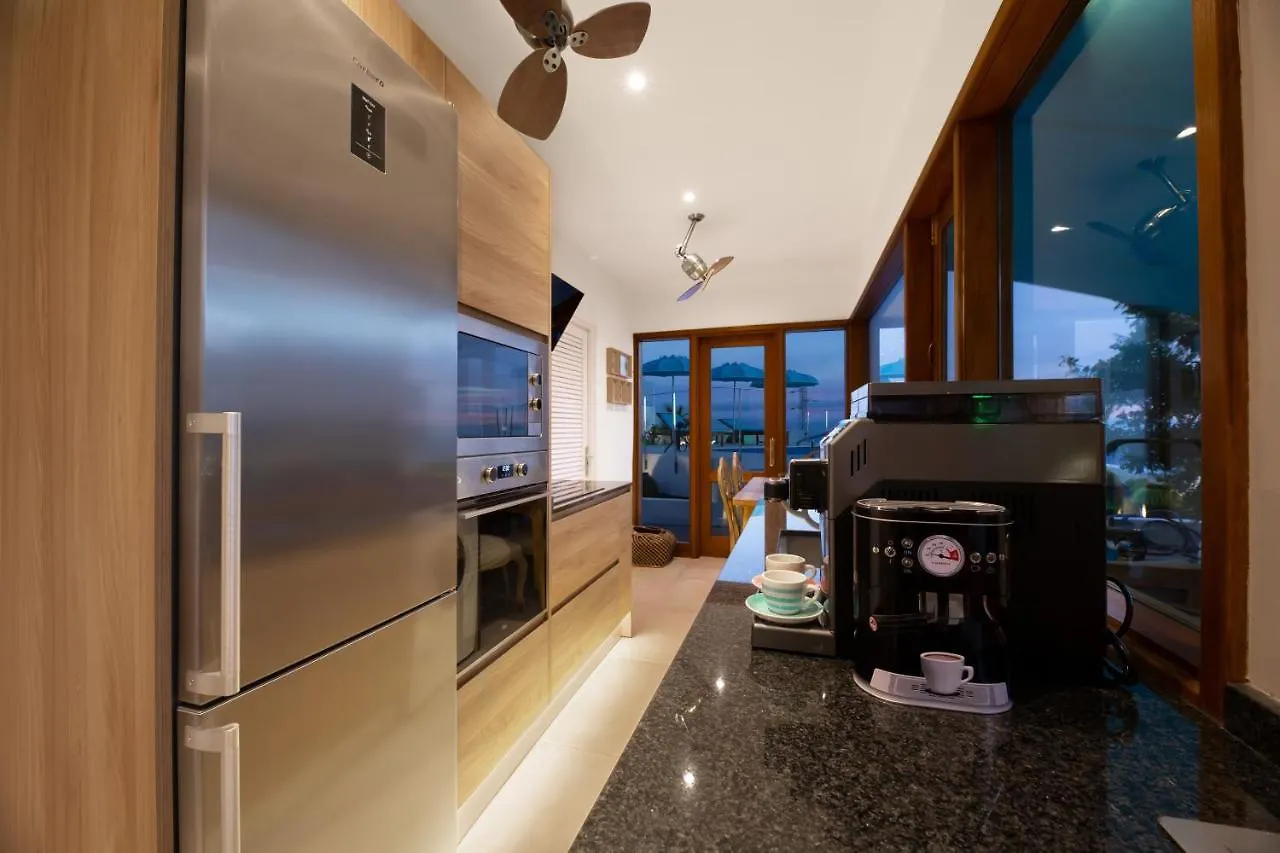 Villa Infinity: Panoramic Sea Views & Private Heated Pool Tias