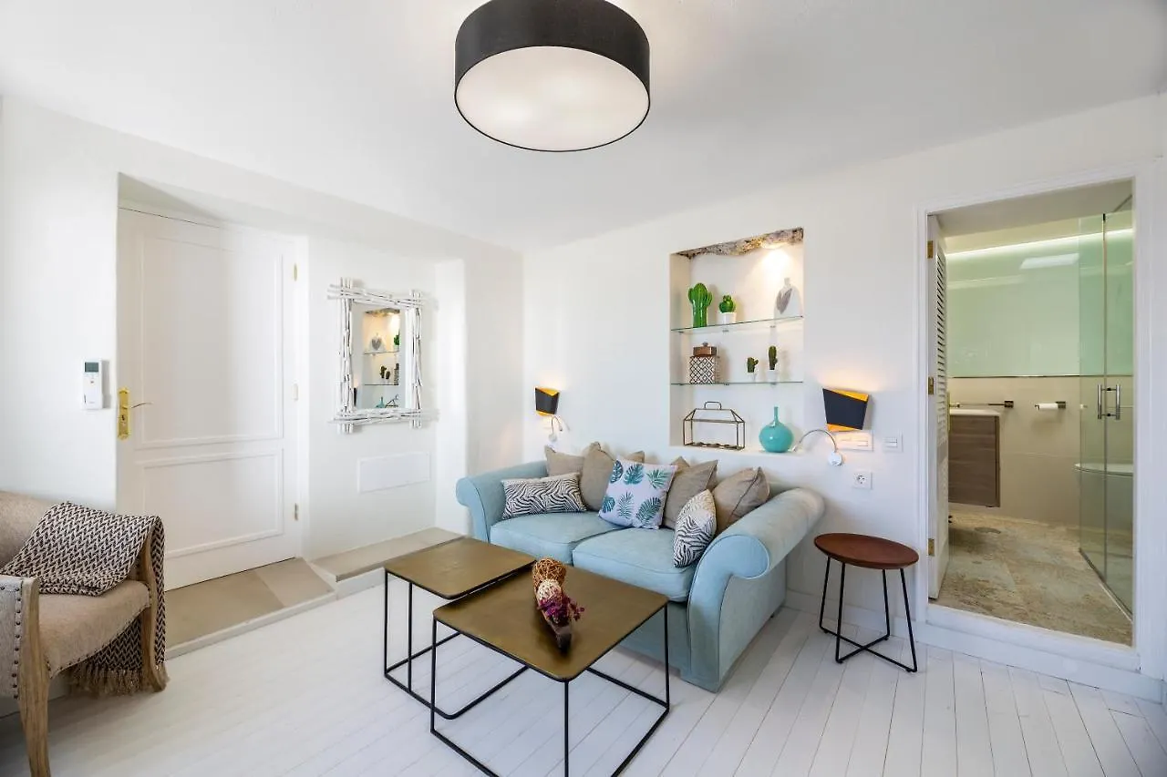 Villa Infinity: Panoramic Sea Views & Private Heated Pool Tias