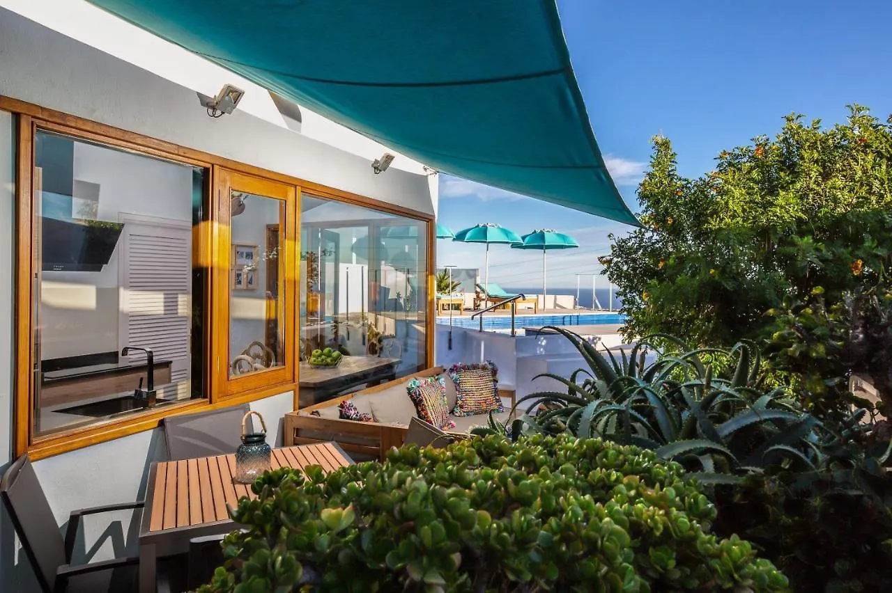 Villa Infinity: Panoramic Sea Views & Private Heated Pool Tias