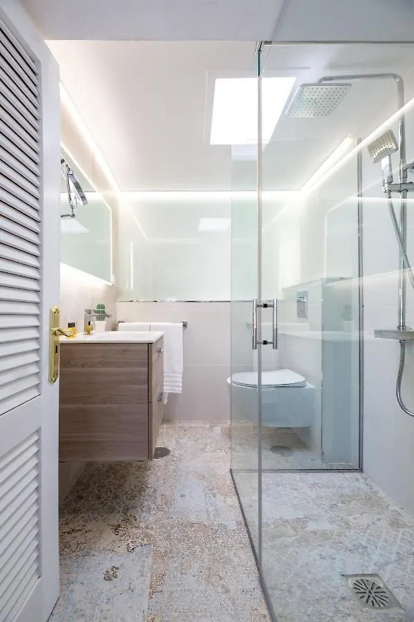 Villa Infinity: Panoramic Sea Views & Private Heated Pool Tias