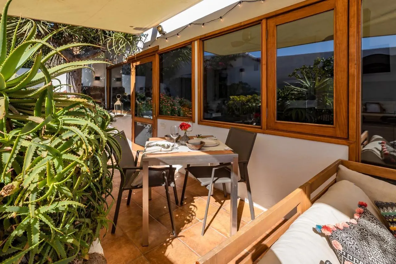 Villa Infinity: Panoramic Sea Views & Private Heated Pool Tias